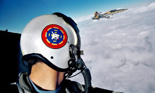 Illustration for article titled A Topgun Instructor's Chance Encounter With An SR-71 Blackbird